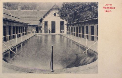 Menyháza fürdő:uszoda belseje az öltöző kabinokkal.1909